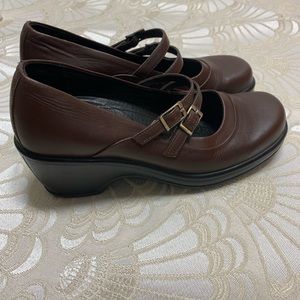 CLOSING CLOSET 🆘 Dansko Clogs